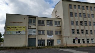 Bürogebäude im Gelände Louny